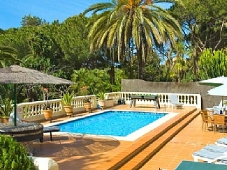 Swimming pool at Villa Flores Calahonda
